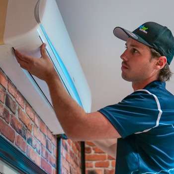 electrician fitting Air Conditioning