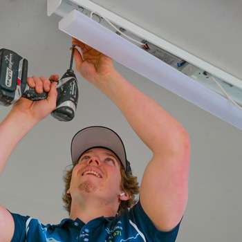 Electrician fitting alfresco / Outdoor Lighting